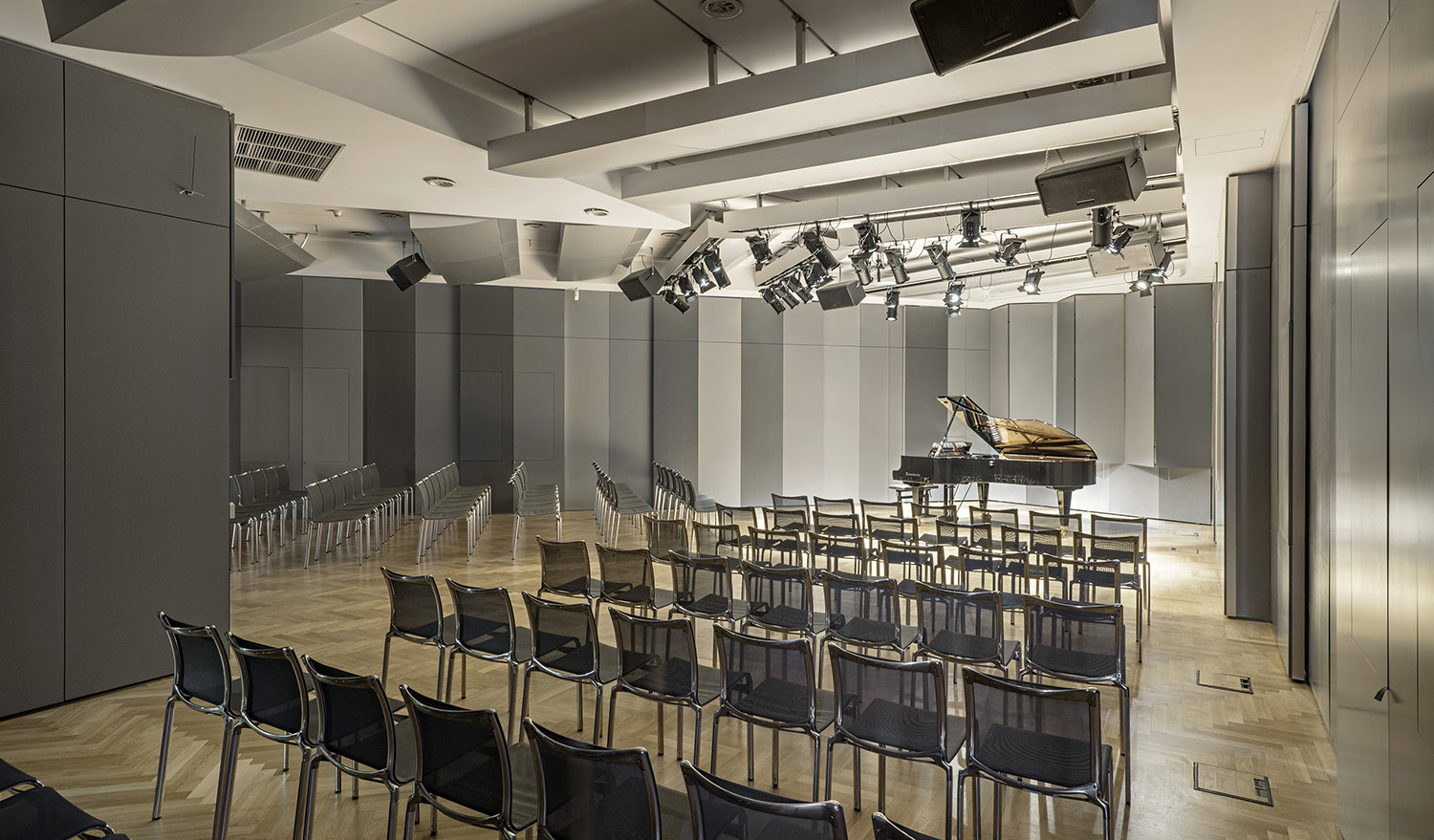 Concert Hall (© Hertha Hurnaus)