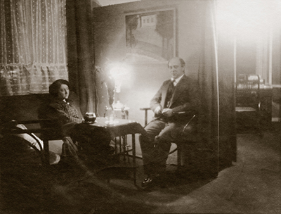 Mathilde and Arnold Schönberg, Berlin-Südende, 1915 © Alban Berg Stiftung, Wien