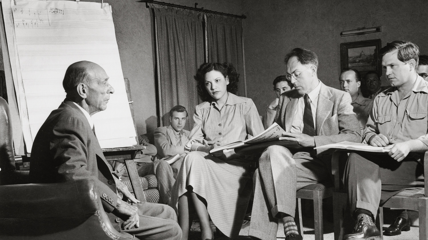 Arnold Schönberg with his students Natalie Limonick, Endicott H. Hansen, Alfred Carlson, Richard Hoffman, a. o., Los Angeles 1948