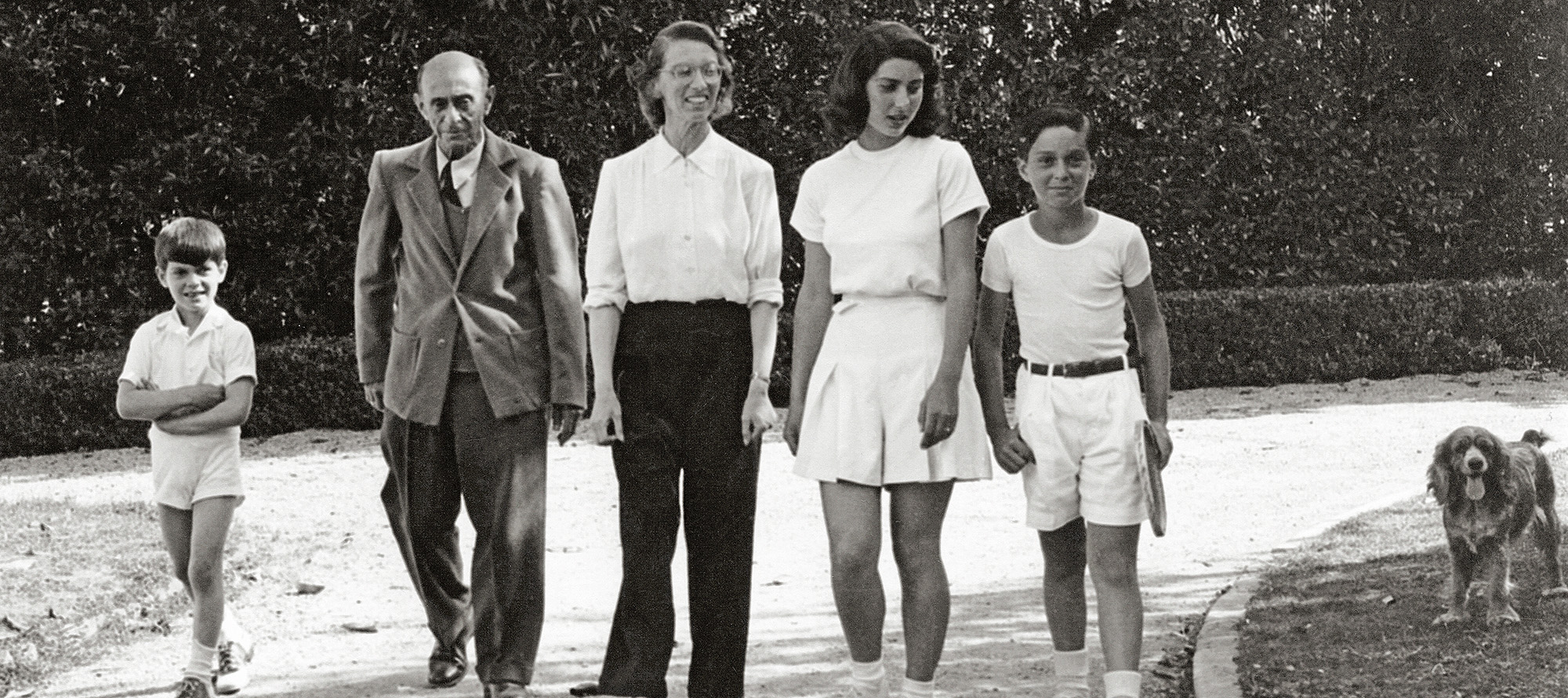 The Schönberg family: Lawrence, Arnold, Gertrud, Nuria and Ronald with dog Chrissy, Los Angeles, 1948 (Arnold Schönberg Center, Wien) 