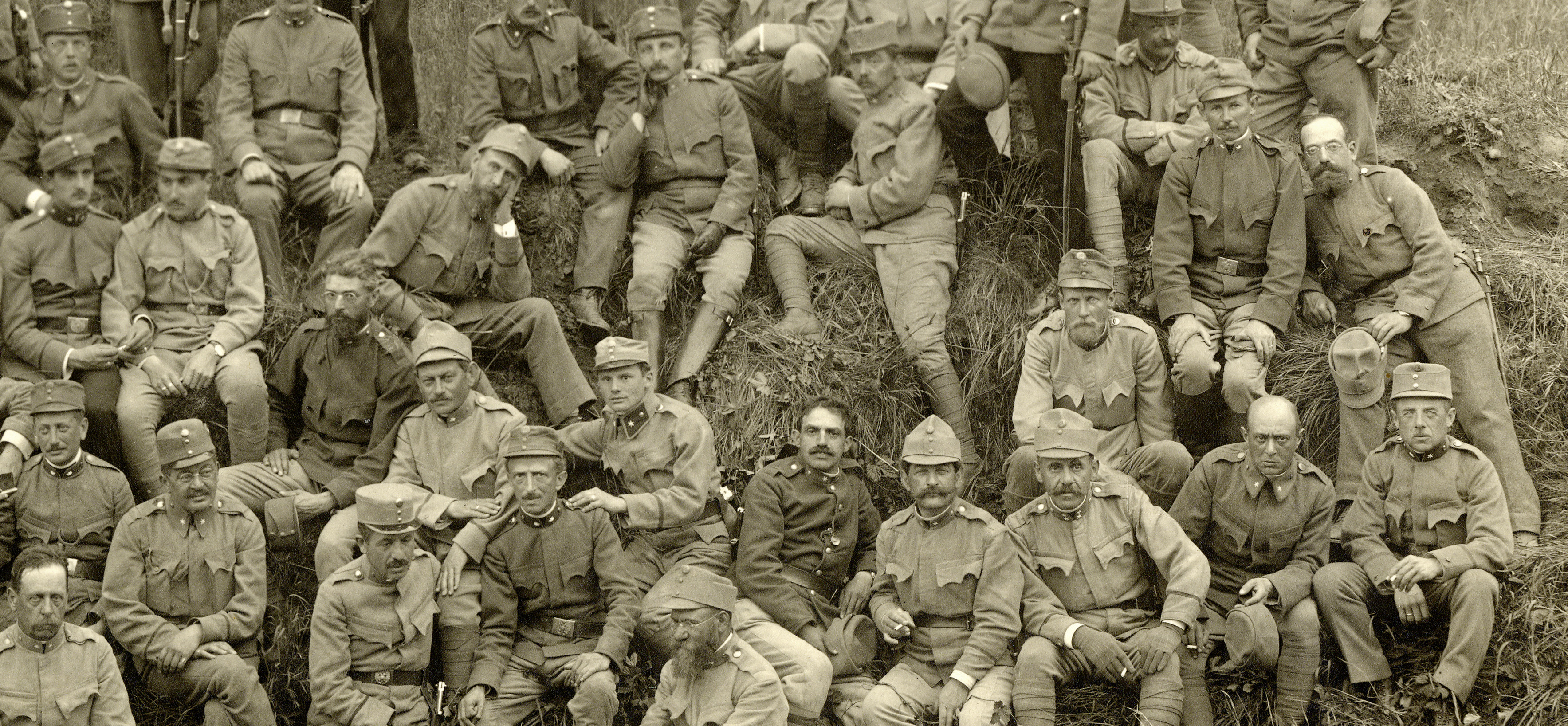Schönberg (2nd fr. right, bottom) with comrades, Bruck an der Leitha, 1916 (Arnold Schönberg Center, Vienna)