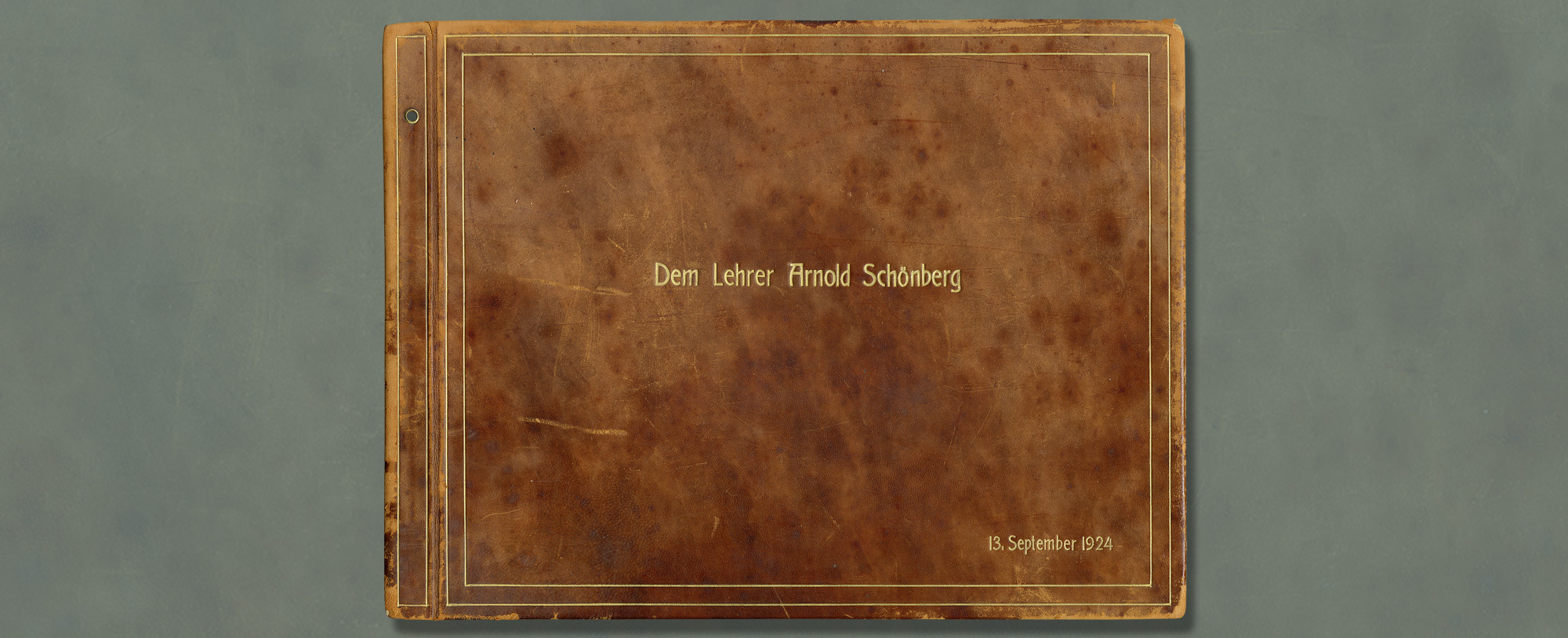 Cover des Albums »Dem Lehrer Arnold Schönberg«, 13. September, 1924 (Arnold Schönberg Center, Wien)